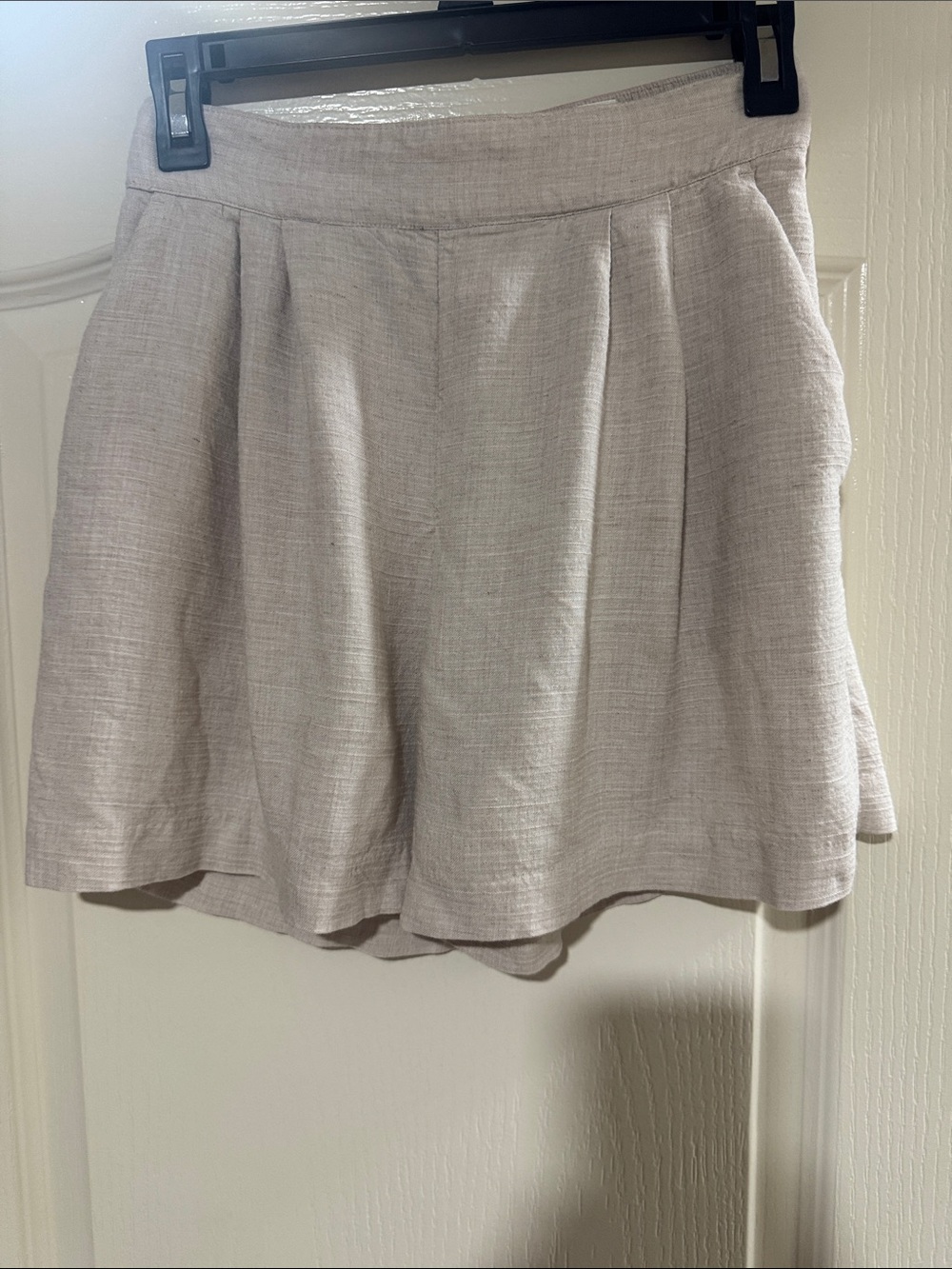 H&M Light Beige Pleated Women's Shorts💐
